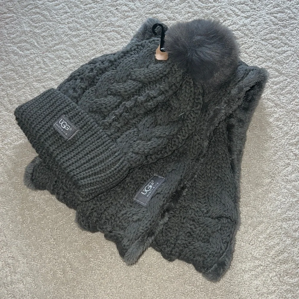 Ugg grey infinity scarf and hat set - Picture 1 of 2